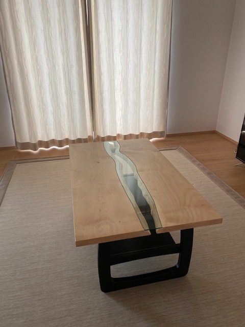 納品のご報告 アクリルと栃のコラボ作品 一枚板テーブル 家具工房鳳山堂